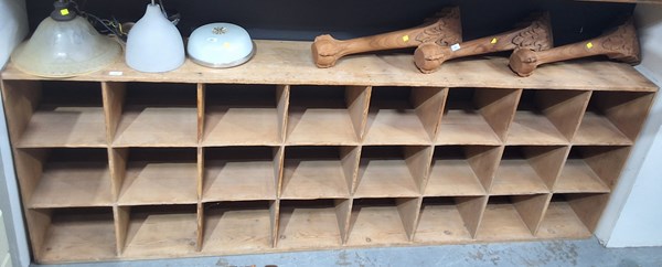 Lot 512 - SHELVES