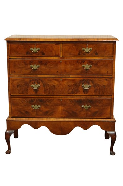 Lot 152 - CHEST OF DRAWERS