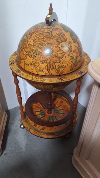 Lot 491 - DRINKS TROLLEY