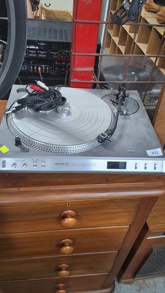 Lot 533 - TURNTABLE