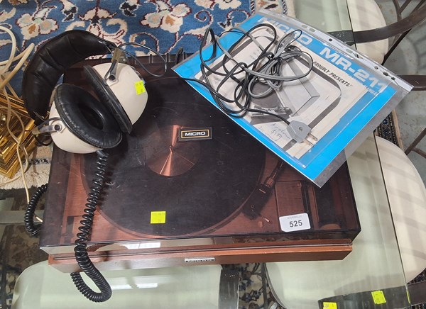 Lot 525 - TURNTABLE