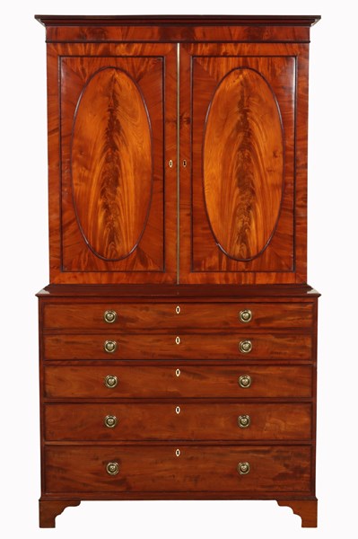 Lot 50 - GEORGIAN SECRETAIRE