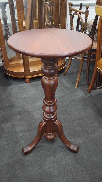 Lot 217 - OCCASIONAL TABLE