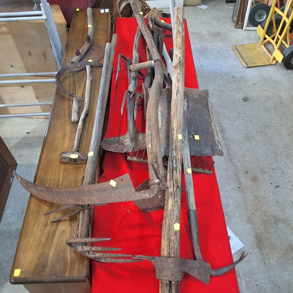 Lot 300 - RUSTIC TOOLS