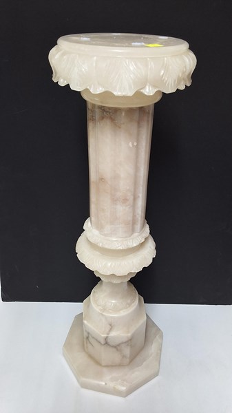 Lot 1453 - PEDESTAL
