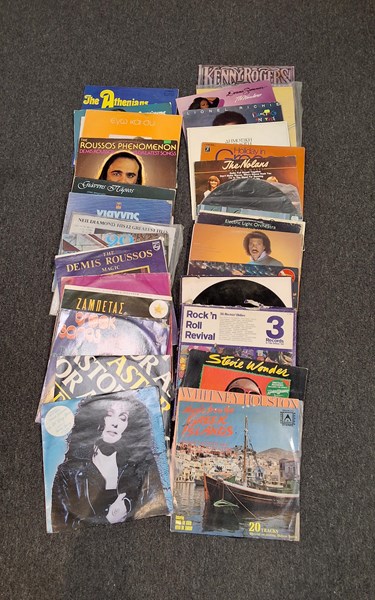 Lot 1329 - VINYL RECORDS