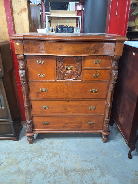 Lot 255 - CHEST OF DRAWERS