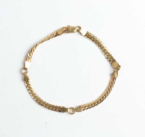 Lot 1041 - GOLD BRACELET