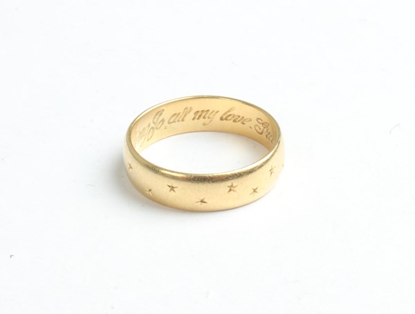 Lot 1046 - GOLD RING