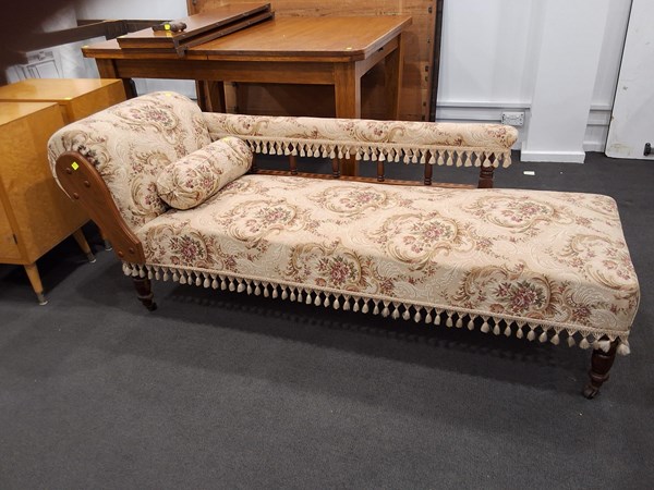 Lot 146 - CHAISE LOUNGE