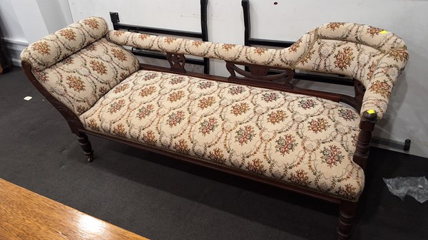 Lot 206 - CHAISE LOUNGE