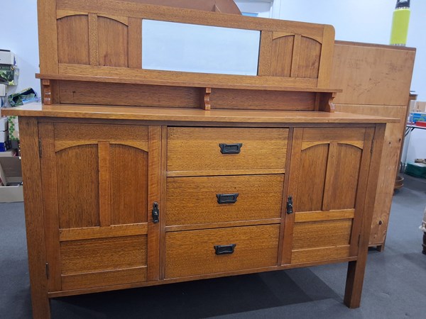 Lot 189 - SIDEBOARD