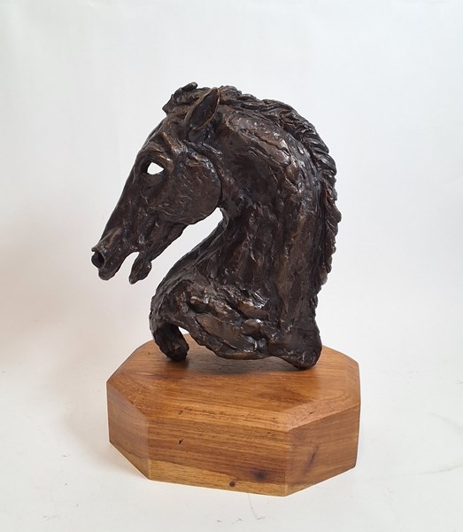Lot 1372 - HORSE BUST