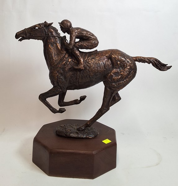 Lot 1415 - HORSE STATUE
