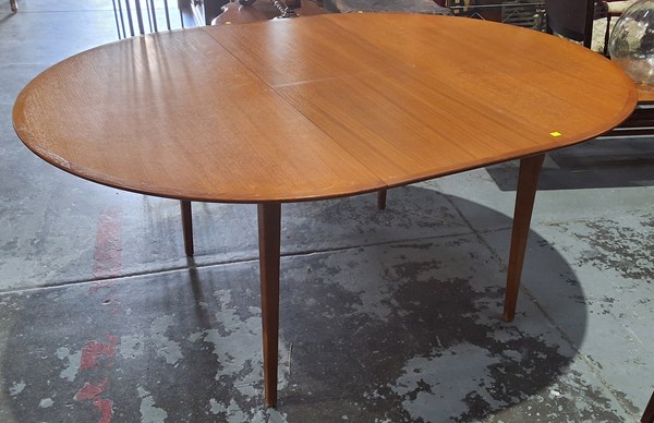 Lot 27 - DINING TABLE