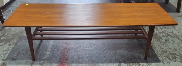 Lot 18 - COFFEE TABLE