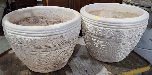 Lot 289 - GARDEN POTS