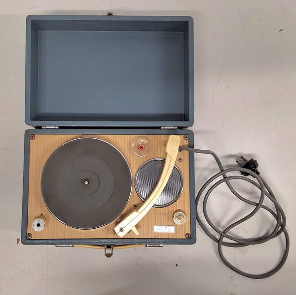 Lot 1276 - PORTABLE RECORD PLAYER