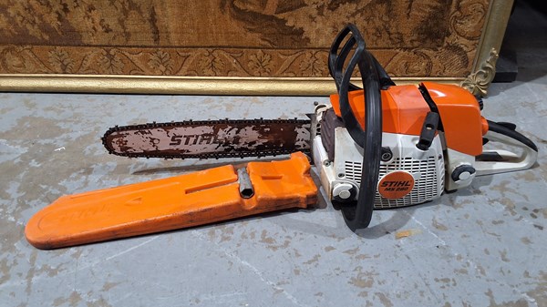 Lot 387 - CHAINSAW