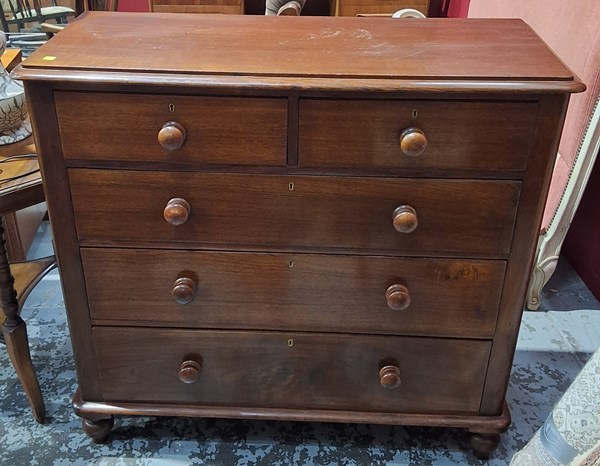 Lot 35 - CHEST OF DRAWERS