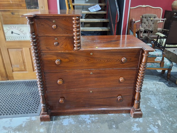 Lot 110 - CHEST OF DRAWERS
