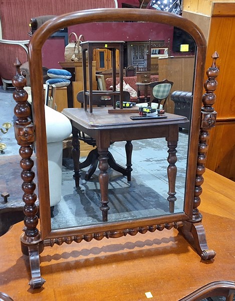 Lot 111 - VANITY MIRROR