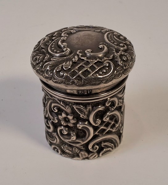 Lot 1085 - SILVER JAR