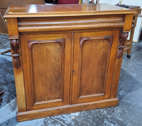 Lot 44 - SIDEBOARD
