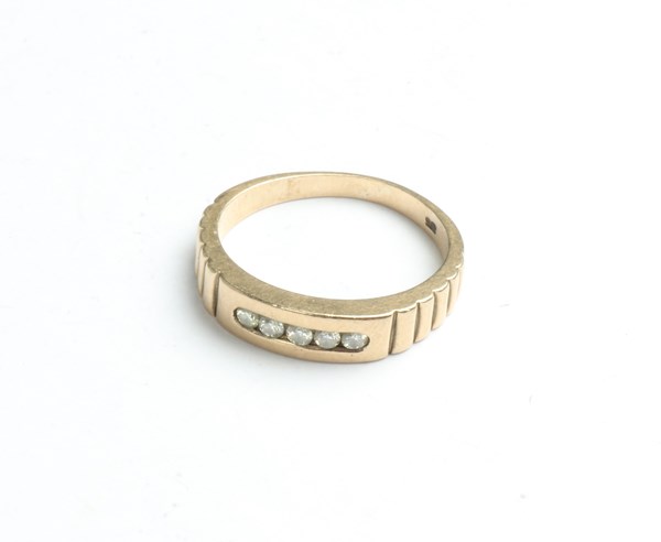 Lot 1058 - GOLD RING
