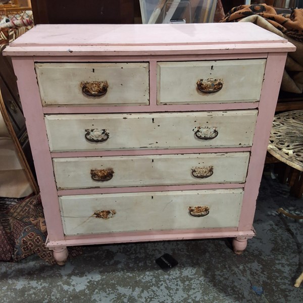 Lot 130 - CHEST OF DRAWERS