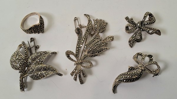 Lot 1080 - JEWELLERY