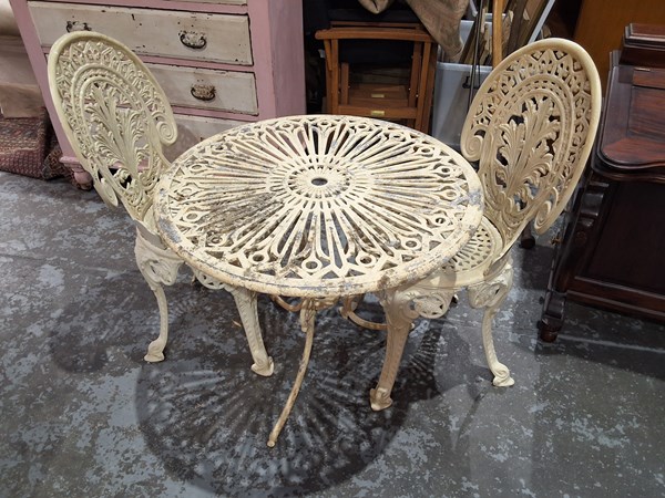 Lot 450 - GARDEN SETTING