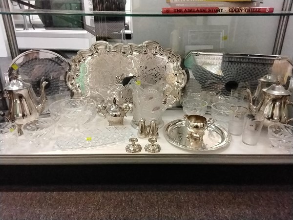 Lot 1170 - METALWARE AND GLASS