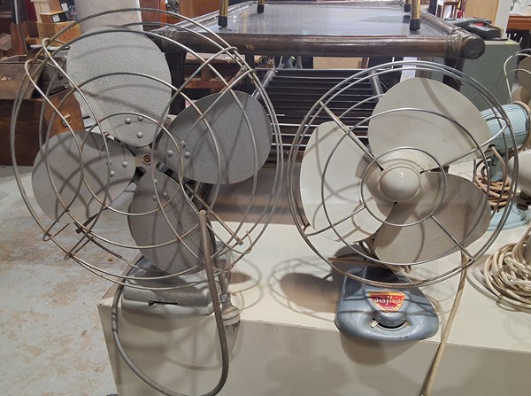 Lot 275 - DESK FANS