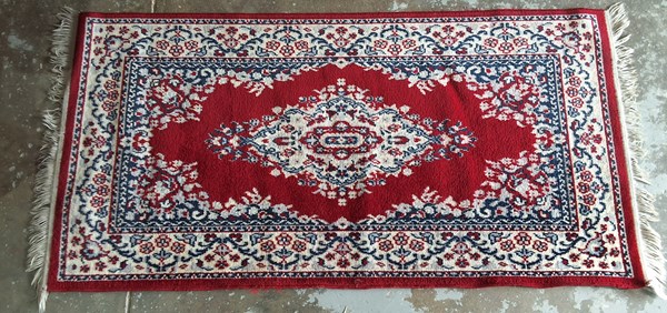 Lot 138 - ENTRANCE RUG