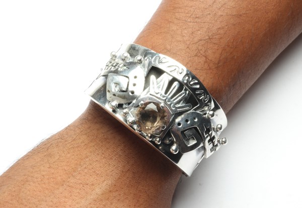 Lot 1010 - SILVER BRACELET