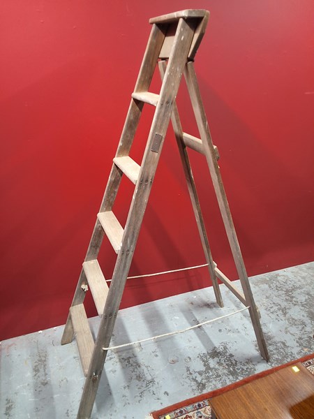 Lot 277 - VINTAGE LADDER