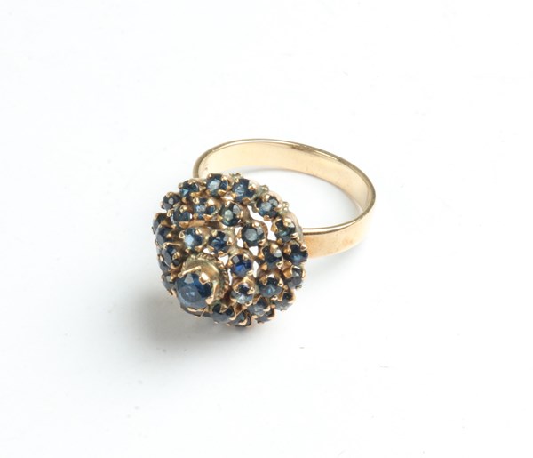 Lot 1081 - GOLD RING
