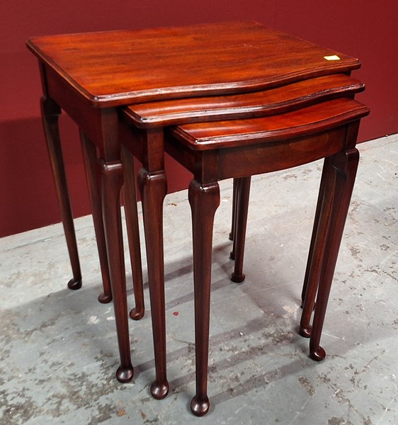 Lot 173 - NEST OF TABLES