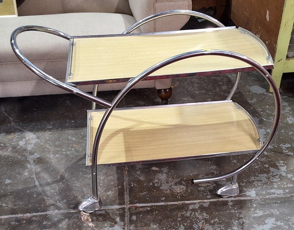 Lot 136 - TRAY MOBILE