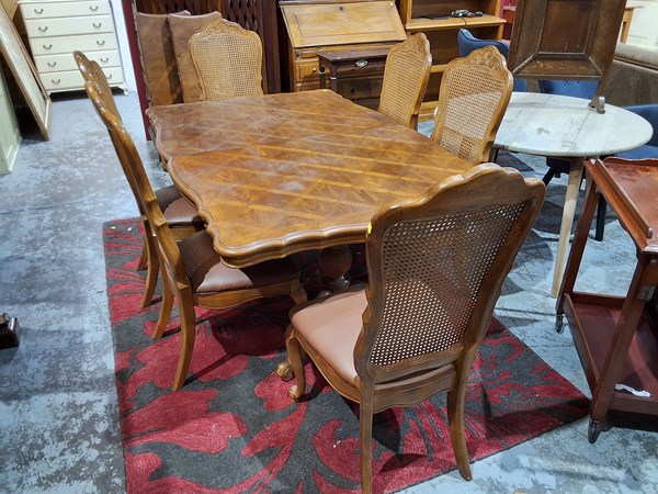 Lot 115 - DINING SUITE