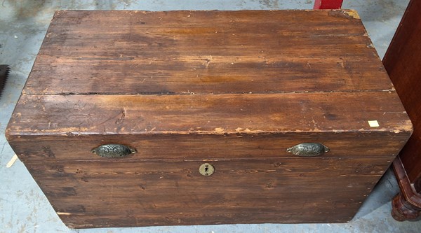 Lot 220 - STORAGE CHEST