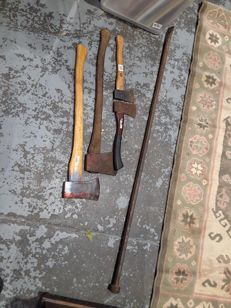Lot 286 - AXES