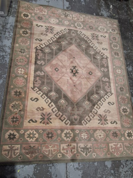 Lot 25 - RUG