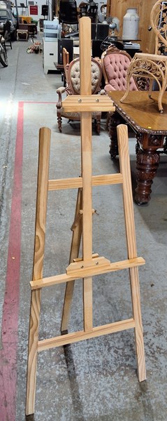 Lot 90 - ARTISTS EASEL