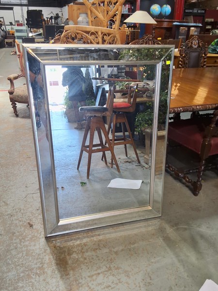 Lot 424 - MIRROR