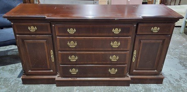Lot 119 - SIDEBOARD