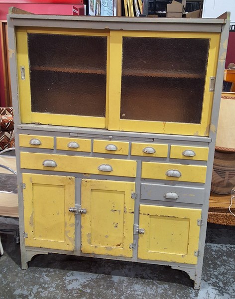 Lot 257 - KITCHEN CABINET