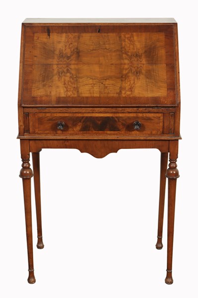 Lot 112 - PETITE WALNUT BUREAU