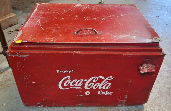 Lot 328 - ICE CHEST